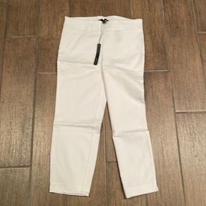 NWT harve Bernard bright white capri pants